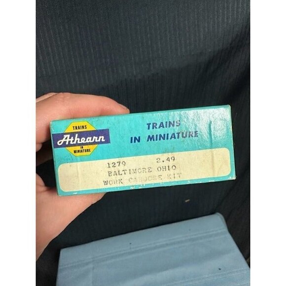 HO SCALE ATHEARN No. 1279 BALTIMORE & OHIO WORK CABOOSE WITH BOX - Picture 3 of 6